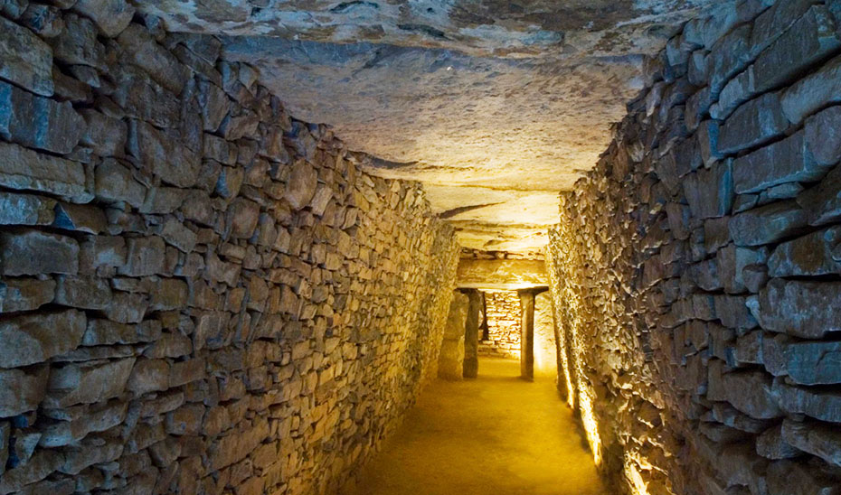 Vista de la galería subterránea del conjunto Arqueológico Dólmenes de Antequera (foto de Javier Pérez González)